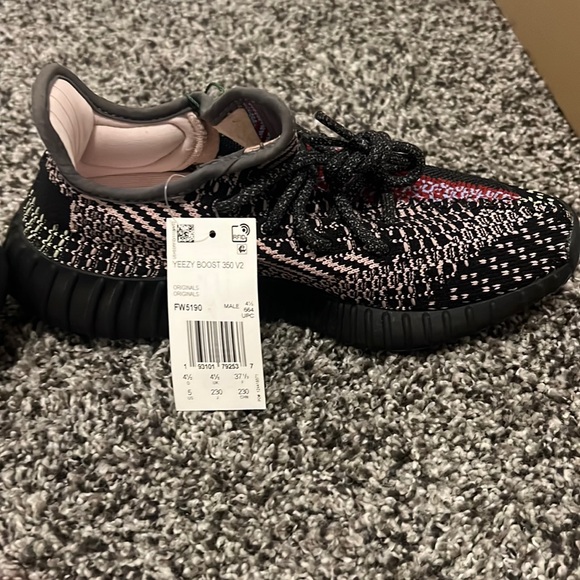 Yeezy boost 350 v2 yecheil - Picture 1 of 6